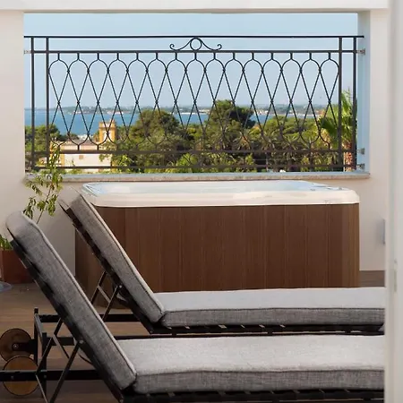 Hotel Favorita & Events 4*