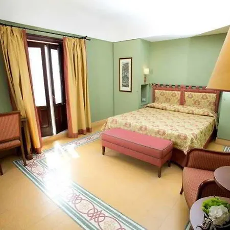 Hotel Favorita & Events 4*